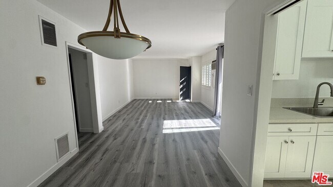 Building Photo - 630 Orlando Ave