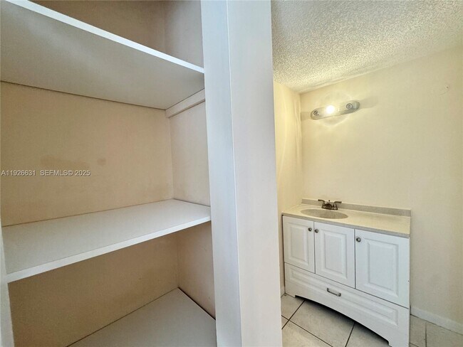 Building Photo - 16508 NE 26th Ave