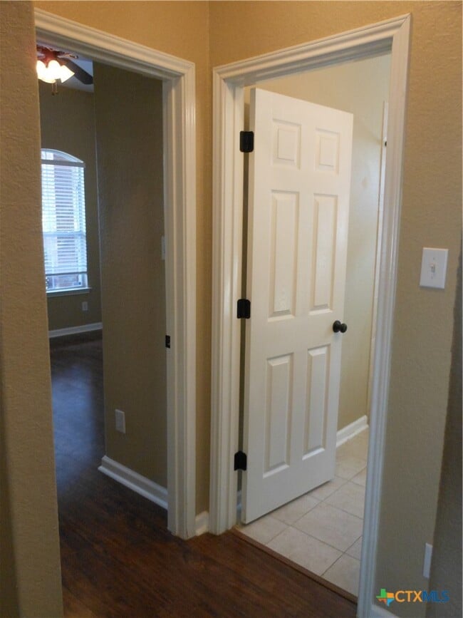 Building Photo - 2242 Lakeline Dr