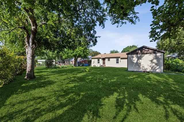 Building Photo - 2504 Avon Dr