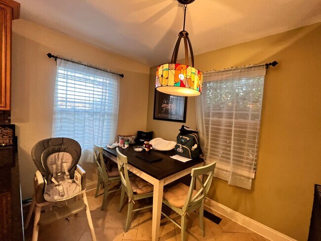 Building Photo - Spacious home with large yard & Detached G...