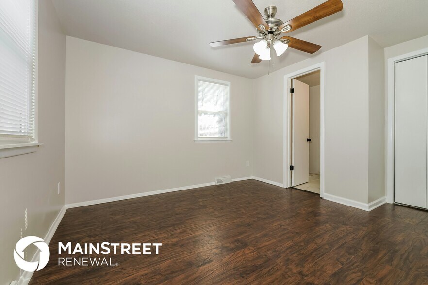 Building Photo - 11515 N Charlotte St