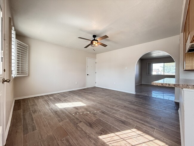 Building Photo - 9321 Sorbonne Dr