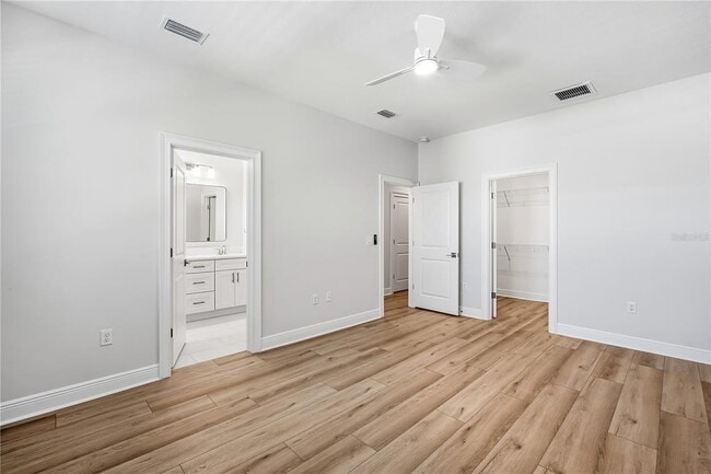 Building Photo - 2409 W Fig St