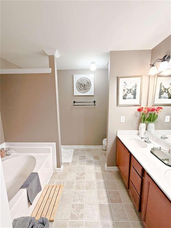 Building Photo - 2708 Beynon Ln NE