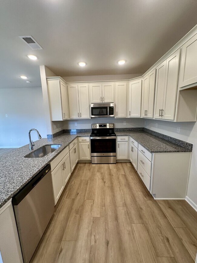 Building Photo - Nice 2BR/2BA