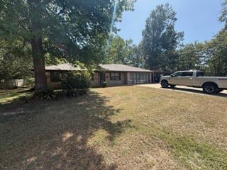 Building Photo - 2412 Redbud St