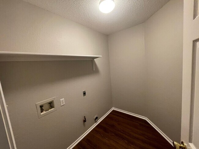 Building Photo - 3625 Cheyenne St