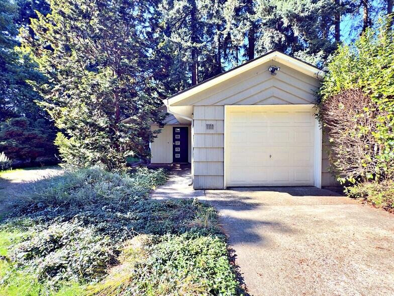 Primary Photo - 1111 NE 112th Ave