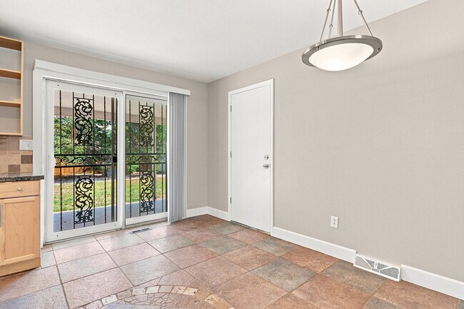 Building Photo - 3050 S Hobart Way