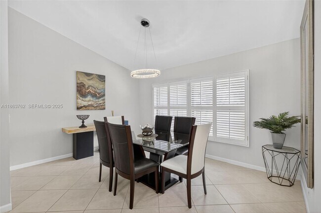 Building Photo - 15 Balfour Rd E