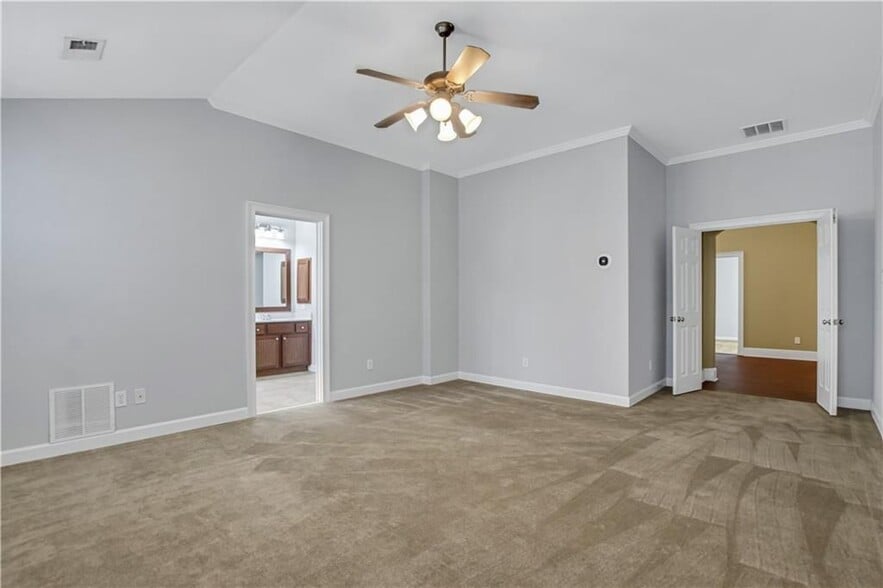 Building Photo - 3345qq Regent Pl SW