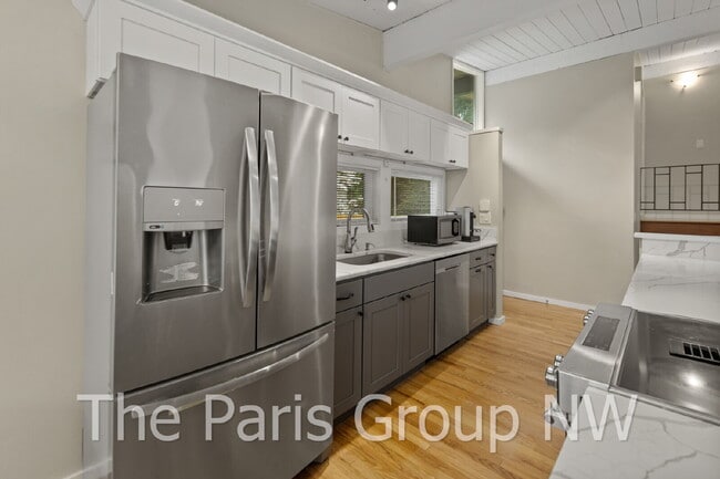 Building Photo - Fantastic Modernized Bridle Trails Mid Century Home * Central A/C, EV Charger, Exceptional Outdoo...