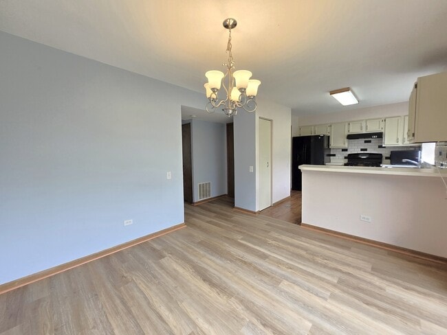Building Photo - 8 E Shag Bark Ln