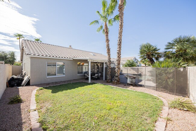 Building Photo - 904 S Dolphin Dr