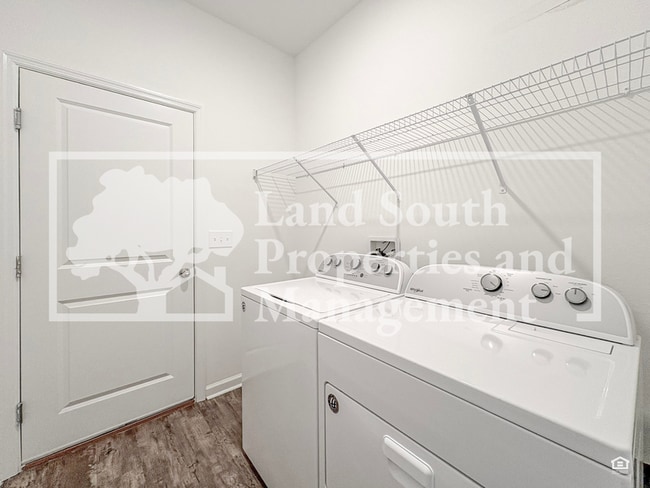 Building Photo - 4141 Salt Springs Ln