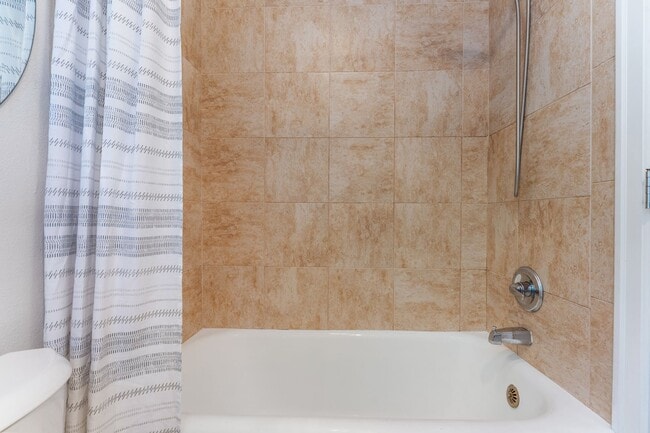 Building Photo - Bright 1 Bed condo in Kerns Neighborhood o...