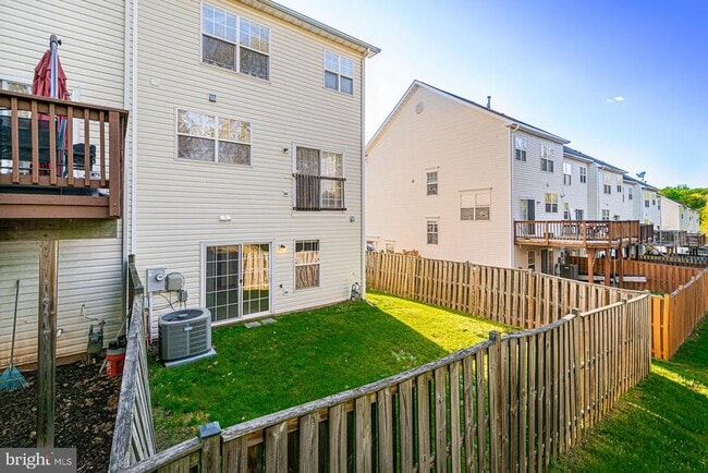Building Photo - 8199 Glade Bank Dr