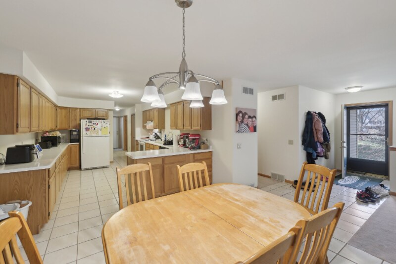 Building Photo - 1214 N High Point Rd