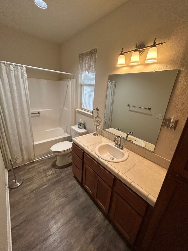 Building Photo - Comfortable 3-Bedroom Home in Gated Cottonwood Community