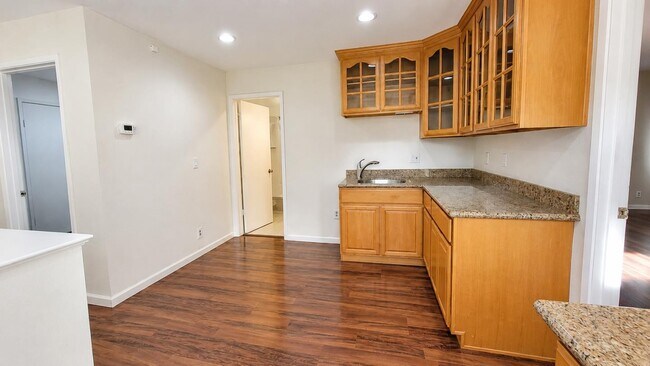 Building Photo - 2132 Forbes Ave