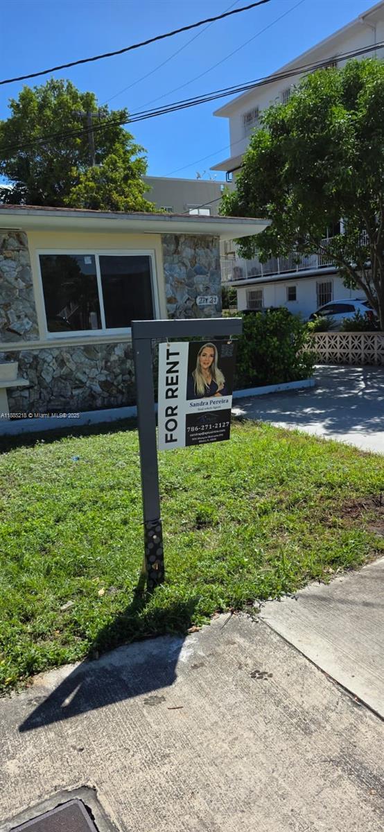 Building Photo - 21 NW 32nd Ct