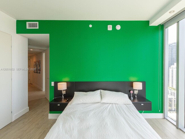 Building Photo - 1300 Brickell Bay Dr