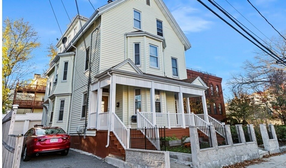 Building Photo - 17 Wyman St