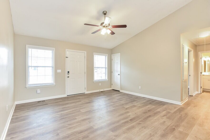 Building Photo - 403 Trailsend Ct