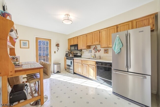 Building Photo - 68 Colgate Ave