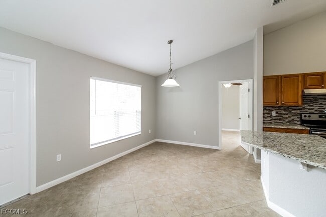 Building Photo - 2556 Traverse Ave