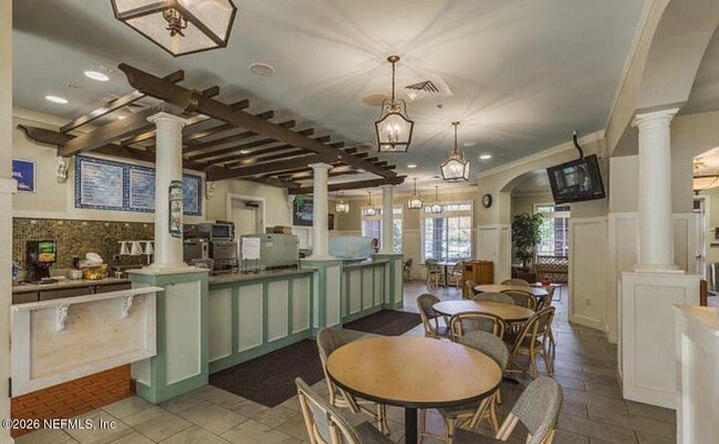 Building Photo - 925 Lotus Ln S