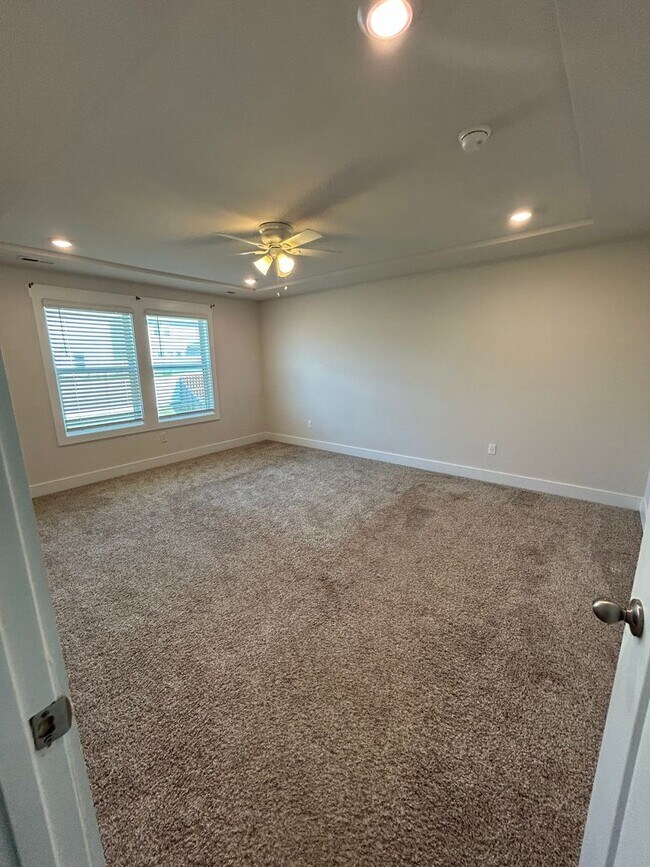 Building Photo - 114 Pewter Cir