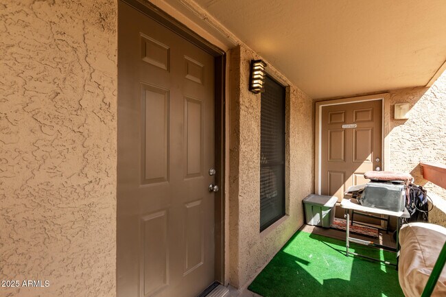 Building Photo - 3131 W Cochise Dr