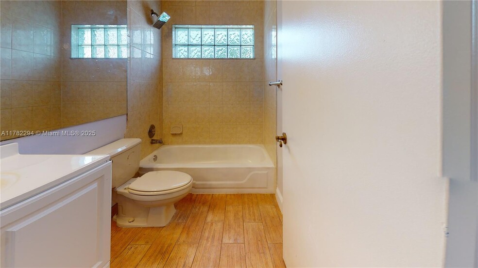 Building Photo - 3965 Hyde Park Cir