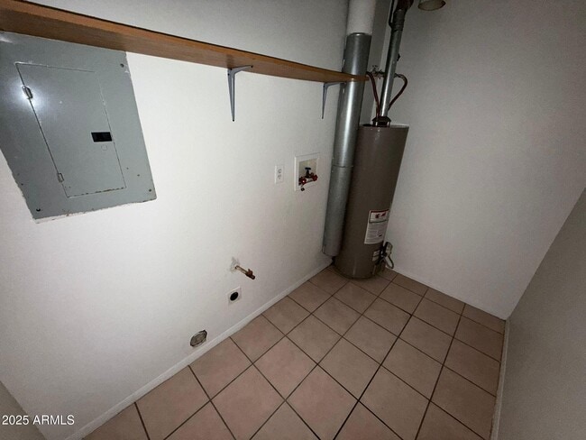 Building Photo - 712 E 17th St