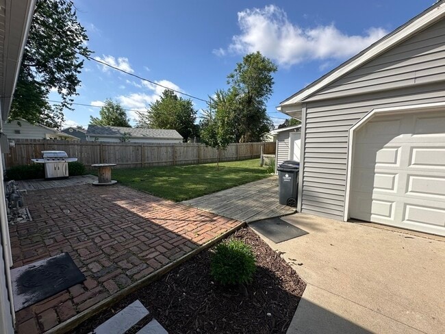 Building Photo - 2418 Wisconsin St SW