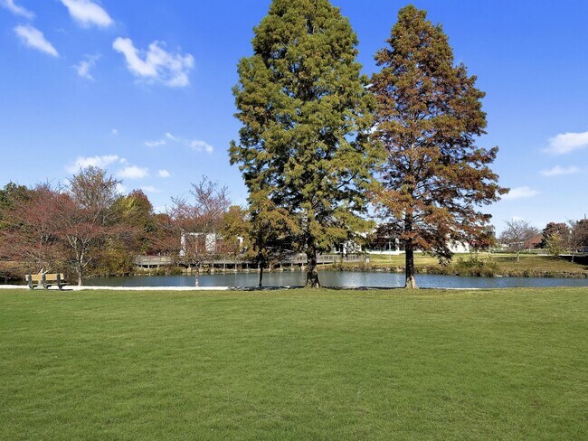 Building Photo - Walking Trails*******Castle School System********Large 3 Bedroom