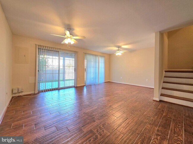 Building Photo - 3989 Hartlake St