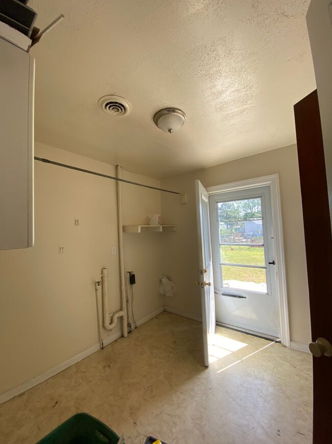 Building Photo - Single Family Home Close to Military bases in Diamond Springs Rd. area