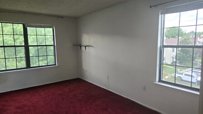 Building Photo - 48 Mendrey Ct