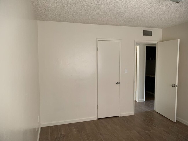 Building Photo - 220 Douglas St