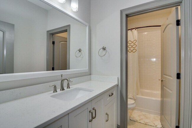 Building Photo - 3057 Leaning Oak Way