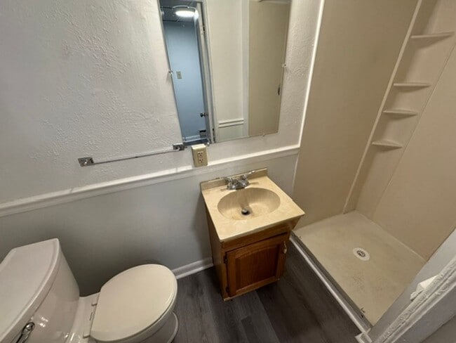 Building Photo - 27 Berwin St