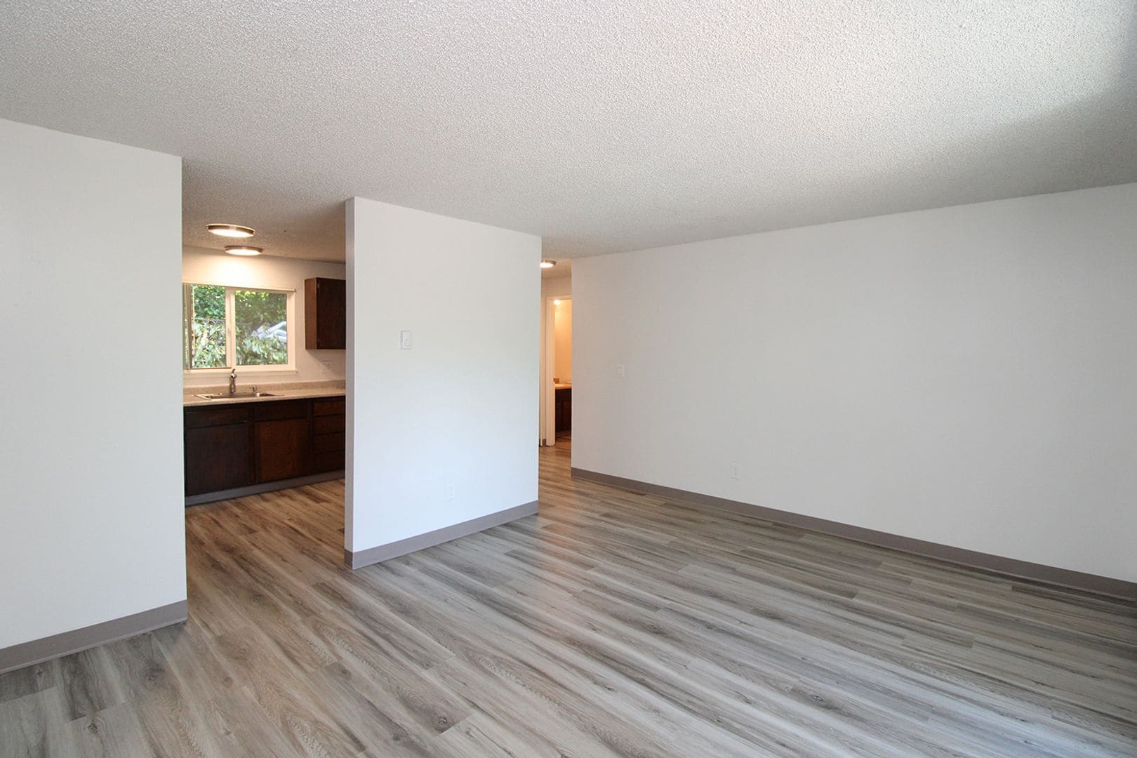 Building Photo - 5704 SW Beaverton Hillsdale Hwy