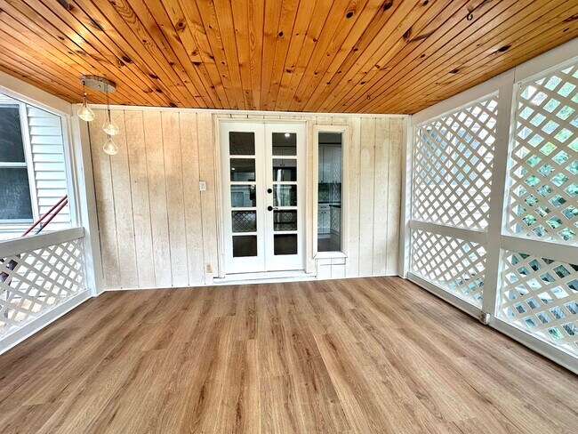 Building Photo - 1007 Pine St