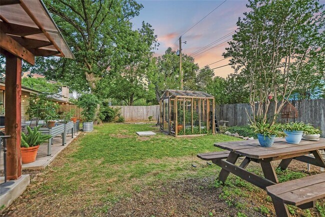 Building Photo - 3209 Foster Ln