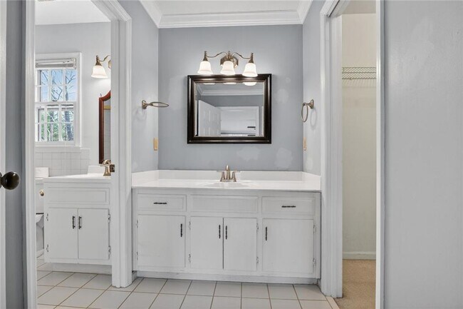 Building Photo - 5340 Tally Green Dr