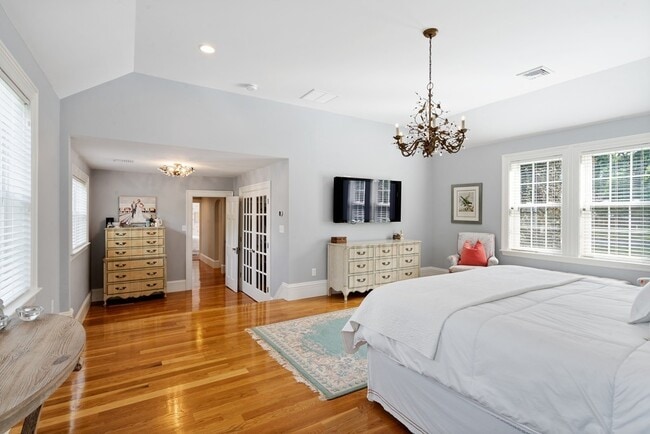 Building Photo - 205 Sohier St