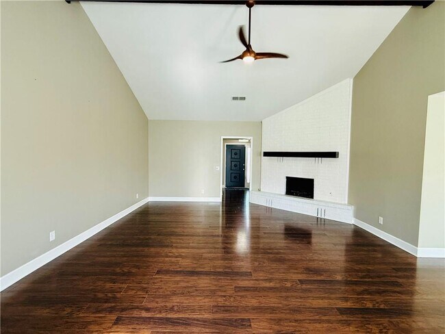 Building Photo - 2714 W Fir St